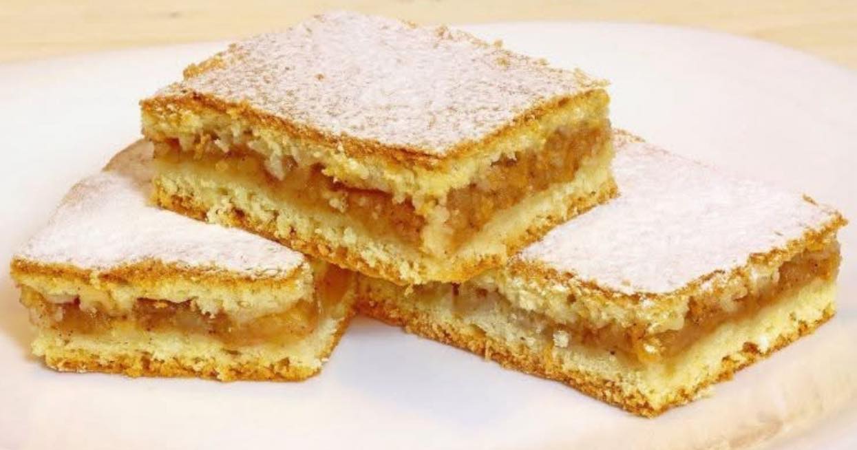 🥧🍏 Plăcintă cu mere – desertul clasic al copilăriei, fragedă, aromată și ușor de preparat 🍎🥮